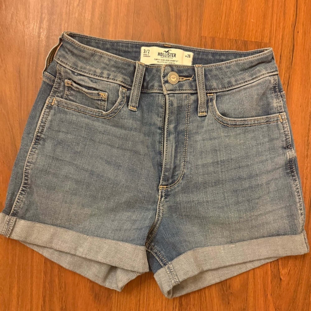 Hollister Women's Curvy High Rise Jean Shorts